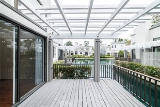Building Photo - 31 Waterway