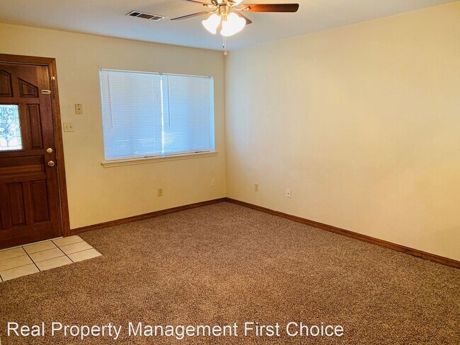 Building Photo - 3 br, 1.5 bath House - 415 East 42nd Circle
