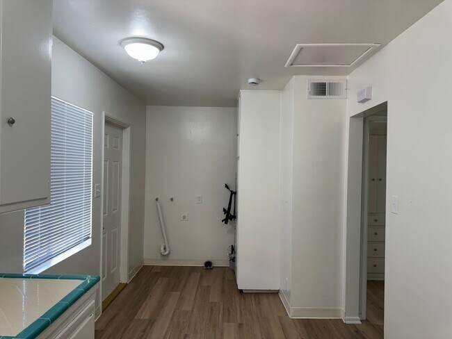 Foto del edificio - 2927 Peerless Ave