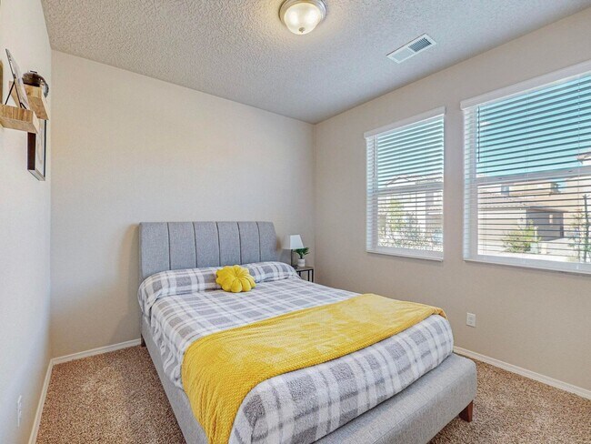 Building Photo - 4 Bedroom Single Family Home in Albuquerque