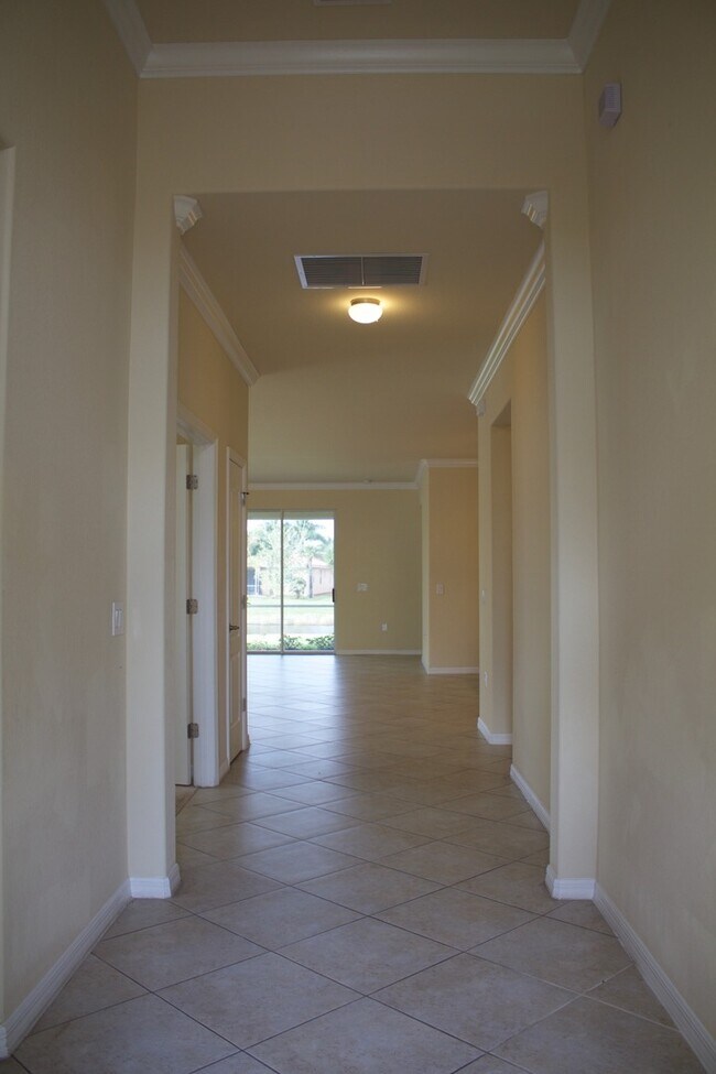 Building Photo - ANNUAL UNFURNISHED ** REFLECTION LAKES ** ...
