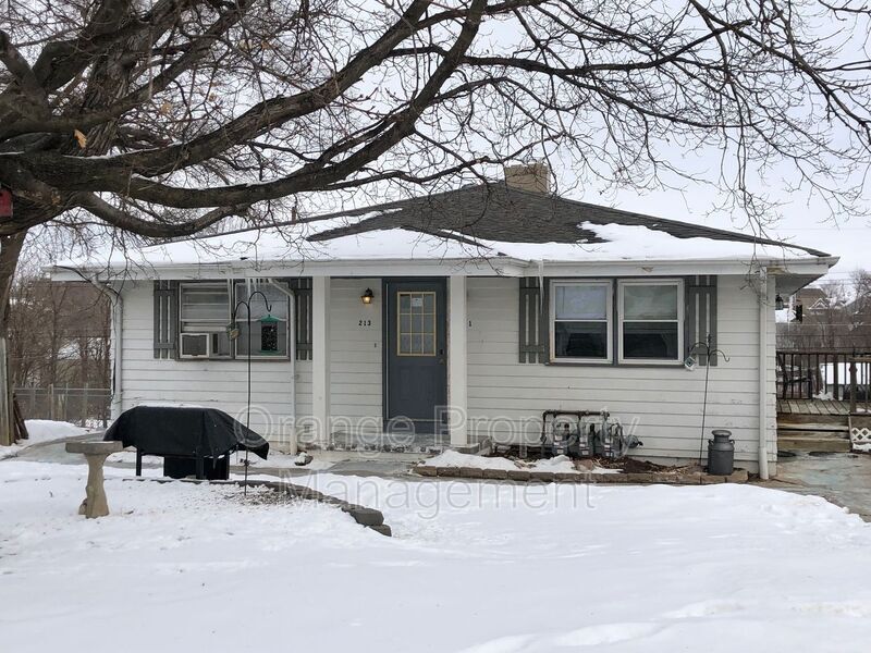 Primary Photo - 213.5 N Stark St