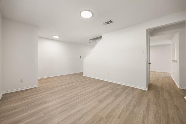 Foto del edificio - 1114 Thorn Creek Pl