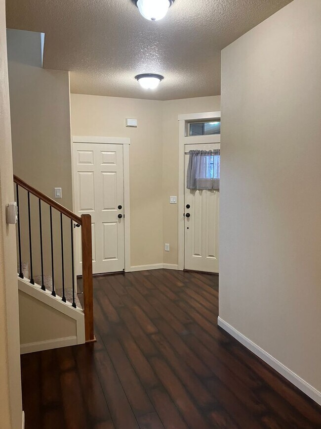 Foto del edificio - Beautiful Craftsman Style Home in Felida - 3 Bedroom/2.5 Bath - Available for showing on 3/30!