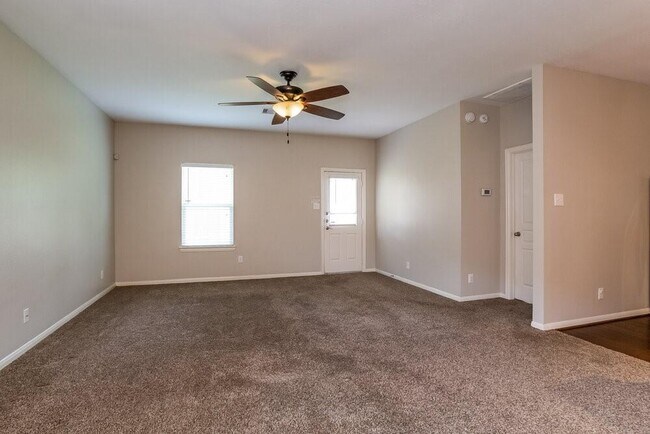 Foto del edificio - 24642 Sandusky Dr