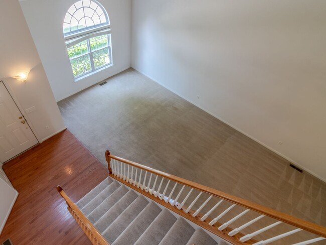 Foto del edificio - Unfurnished 3-Bedroom, 2.5-Bathroom Long-T...