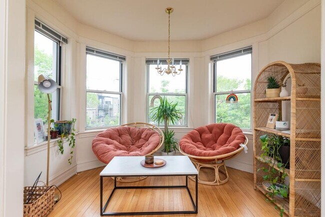 Foto del edificio - 2 bedroom in Chicago IL 60657