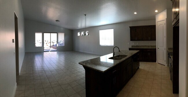 Building Photo - Beautiful like New 3 bedroom, 3 bath home ...