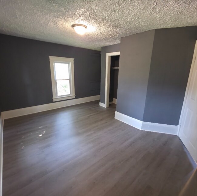 Foto del edificio - Single Family Home 3 beds 1.5 bath Available Now!