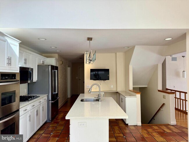 Foto del edificio - 8233 Fairview Rd