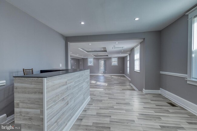 Foto del edificio - 6901 Livingston Rd
