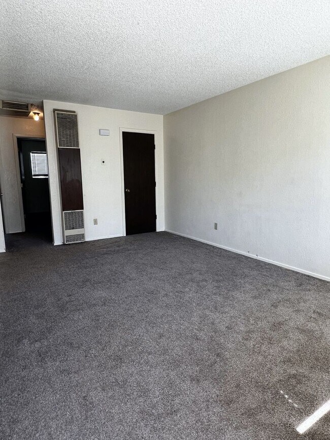 Foto del edificio - 211 N Broadway St