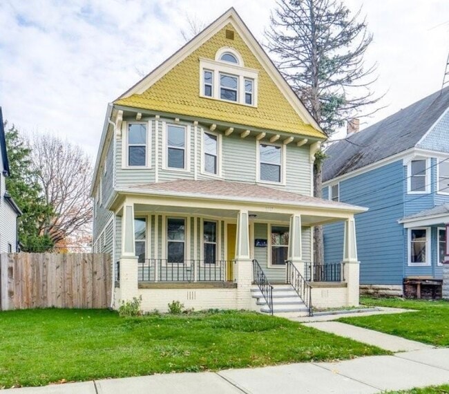 Building Photo - 3317 W 41st St