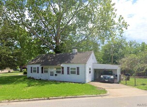 Building Photo - 1300 Maiden Ln