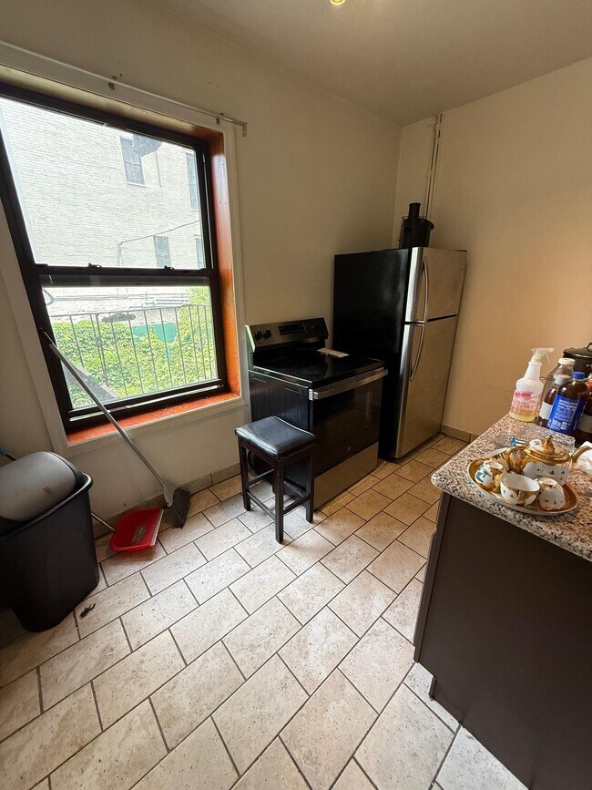 Foto del edificio - 415 E 187th St