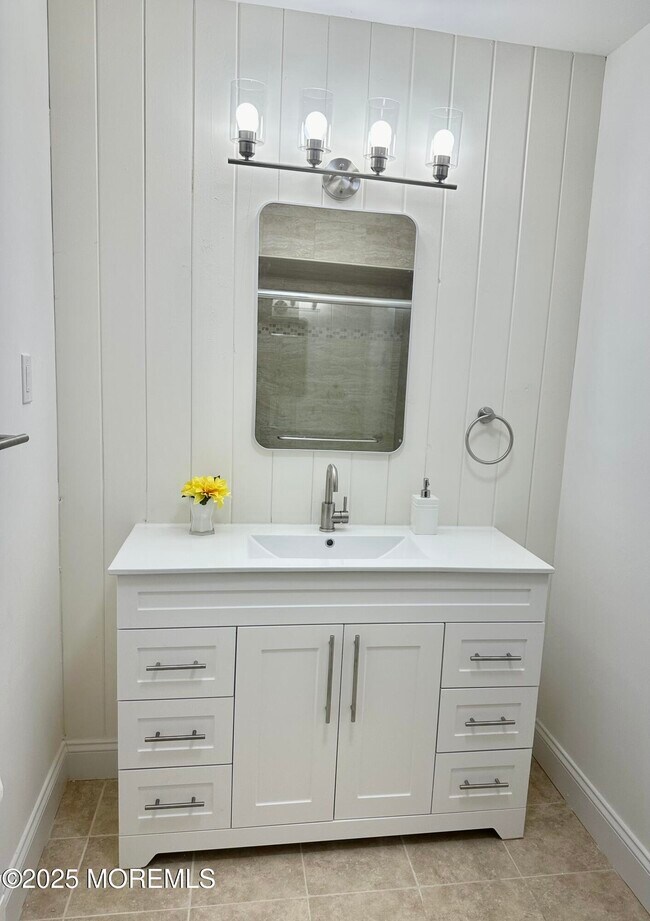 Building Photo - 169 Amberly Dr