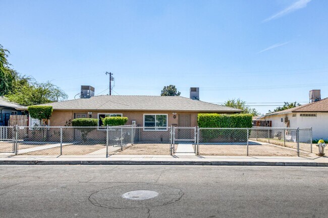 Building Photo - 3494-3496 E. Terrace Ave. - 3494-Unit 1