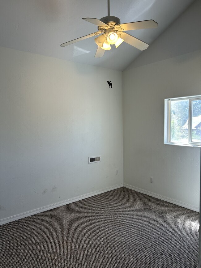 Foto del edificio - 646 Barnett Ave