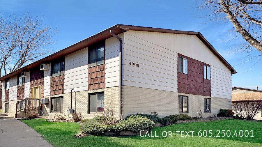 Primary Photo - Newly Renovated 2 Bedroom Apartment