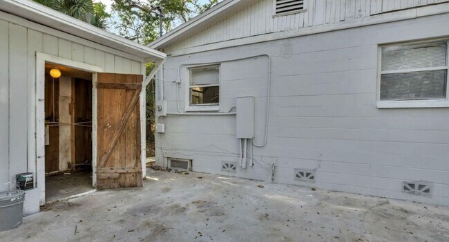 Building Photo - 4/2 ST Pete Home Available Now