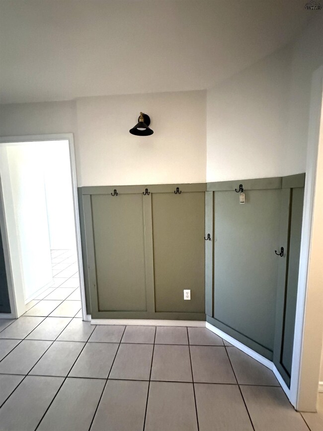 Foto del edificio - 3028 Whitehall Ln