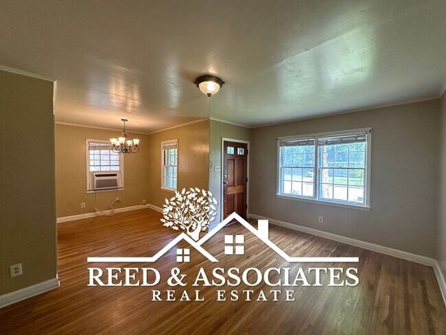Building Photo - 3BR - SHERWOOD -FOREST AREA
