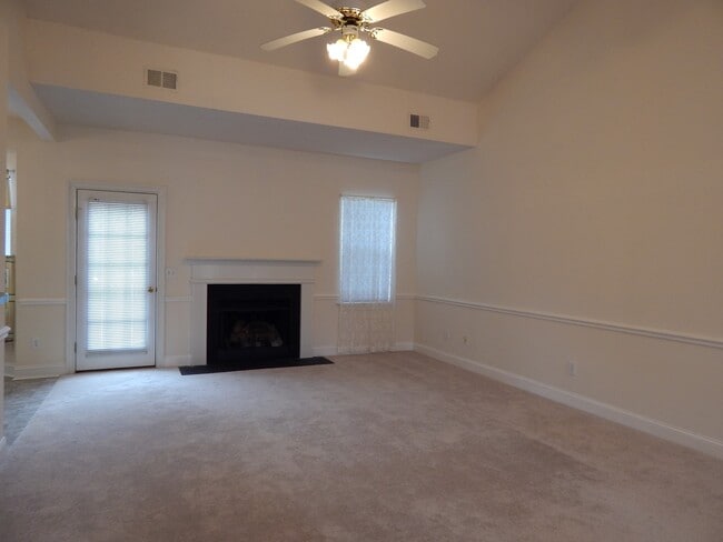 Building Photo - 2109 Elderberry Dr
