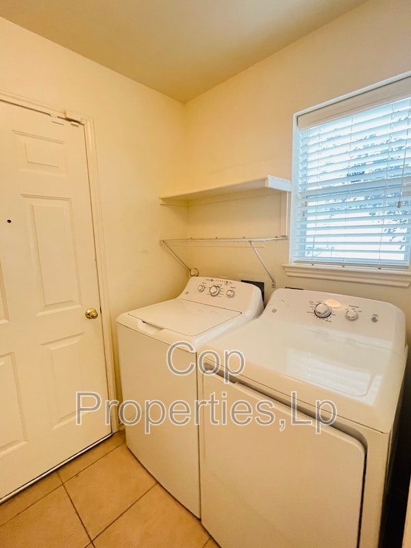 Building Photo - 9819 Autumn Pl