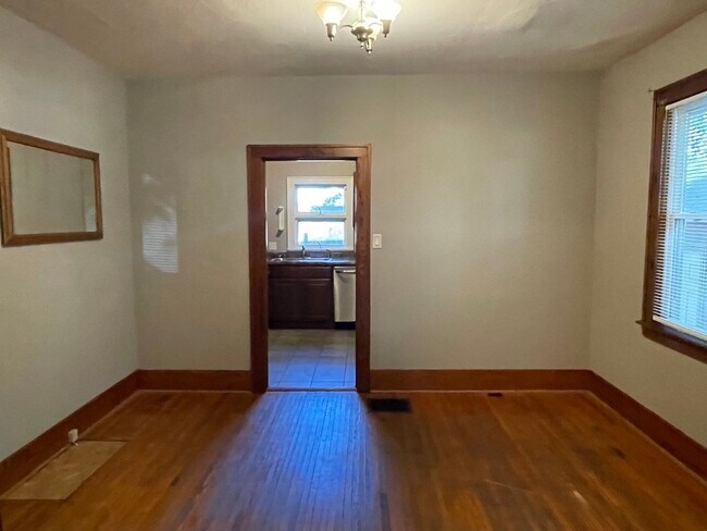 Foto del edificio - 904 N Busey Ave