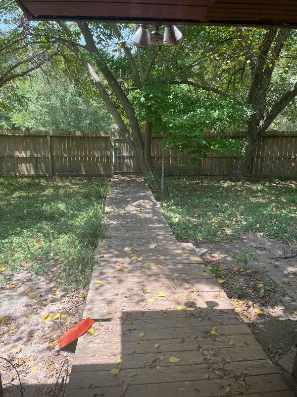 Building Photo - 13939 Vinehill Dr