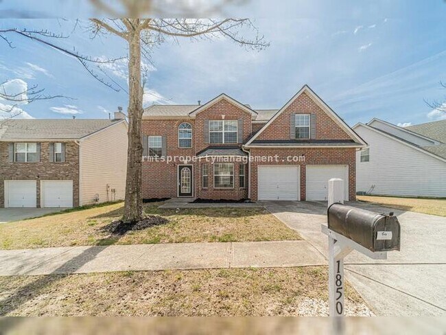 Photo - Spacious 4 bedroom 2.5 bath House