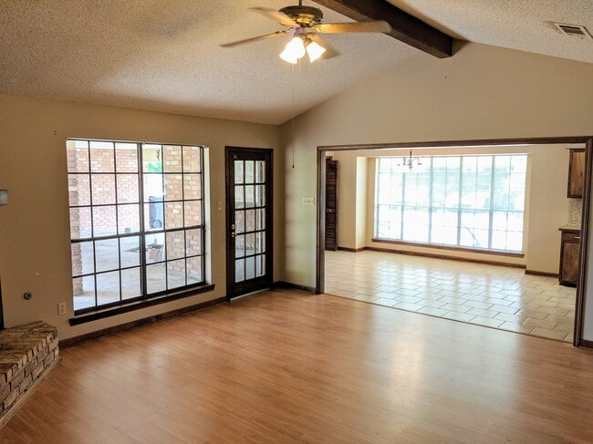 Viviendo - 2610 Bernwood Dr