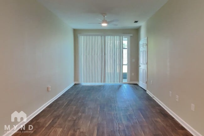 Building Photo - 216 Stonegate Ave