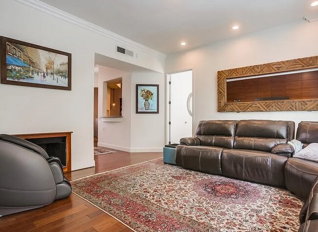 Foto del edificio - 9709 Claiborne Sq