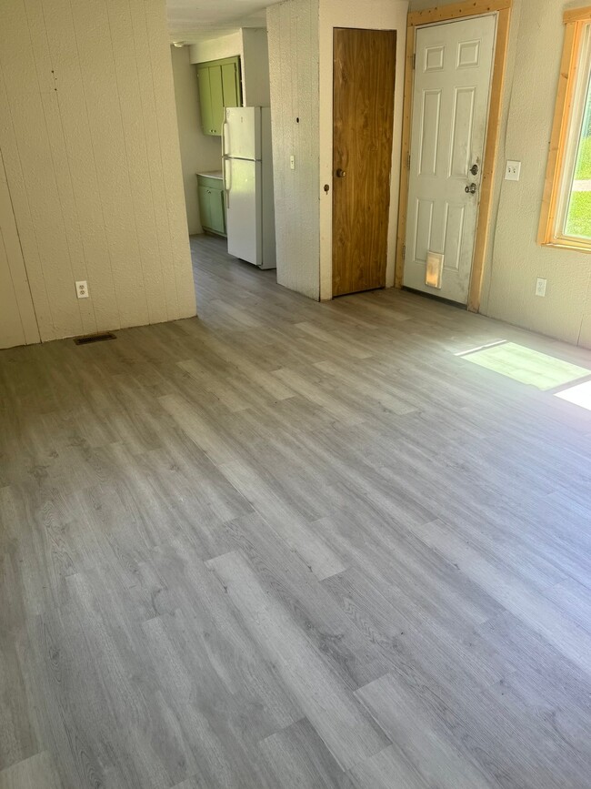 Foto del edificio - 33581 Terrace Lake Rd