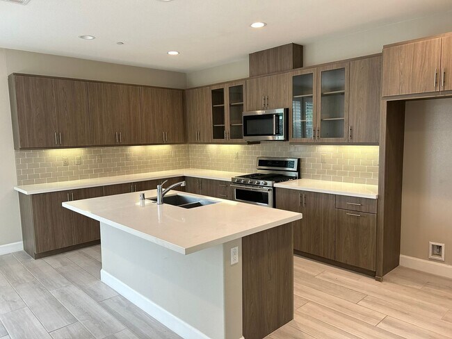 Building Photo - 4131 CARDINALE PRIVADO UNIT 2 ONTARIO 9176...