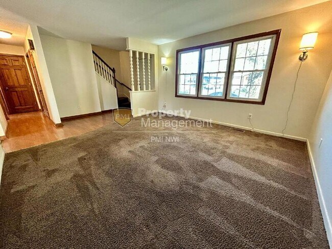 Building Photo - 542 Raven Rd