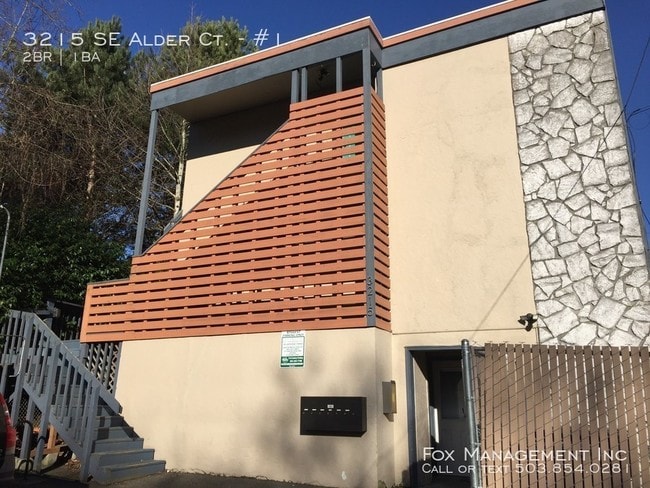 Building Photo - 3215 SE Alder Ct