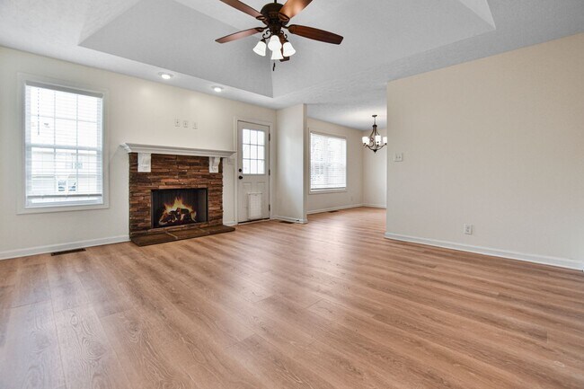 Building Photo - Pet Friendly Three Bedroom with Bonus!