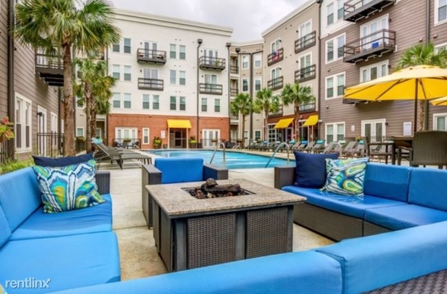 Building Photo - 2 br, 2 bath Apartment - 735 Coleman Blvd