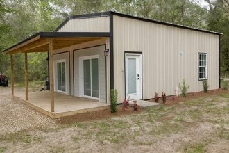 Building Photo - 401 SW Kemp Rd