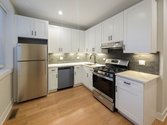 Building Photo - 4826 N Wolcott Ave