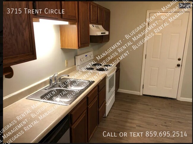 Foto del edificio - 2 bed 1.5 bath townhome LEX KY