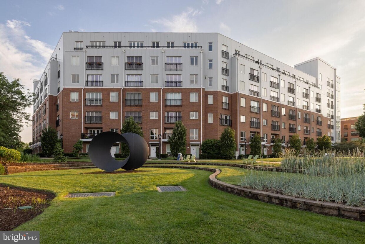 530 Harlan Blvd Unit G422, Wilmington, DE 19801 Room for Rent in