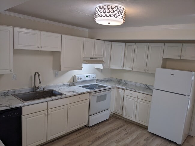 kitchen - 306 E Northview Ave