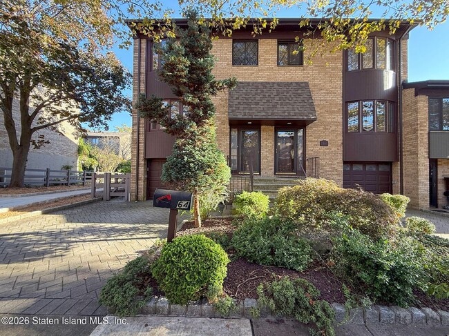 Building Photo - 64 Claradon Ln