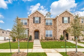 Building Photo - 3740 Paradise Way