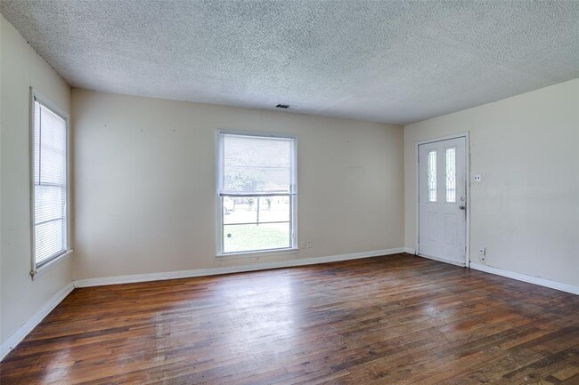 Building Photo - 3322 Cherrywood Ave