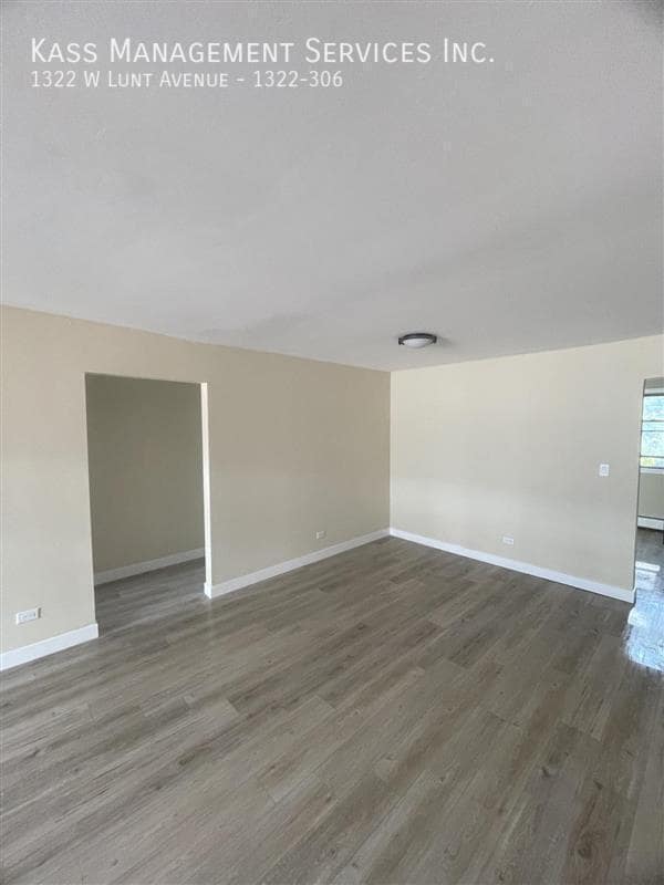 Building Photo - 1322 W Lunt Ave