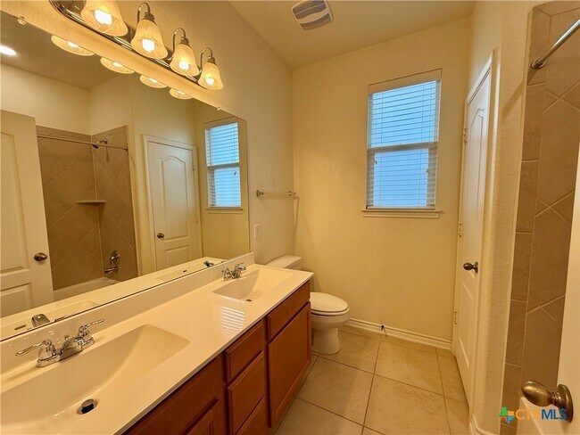 Building Photo - 2065 Oxbow Cir